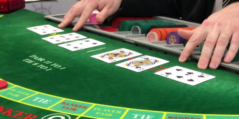 Bước 1: Chờ dây bài baccarat